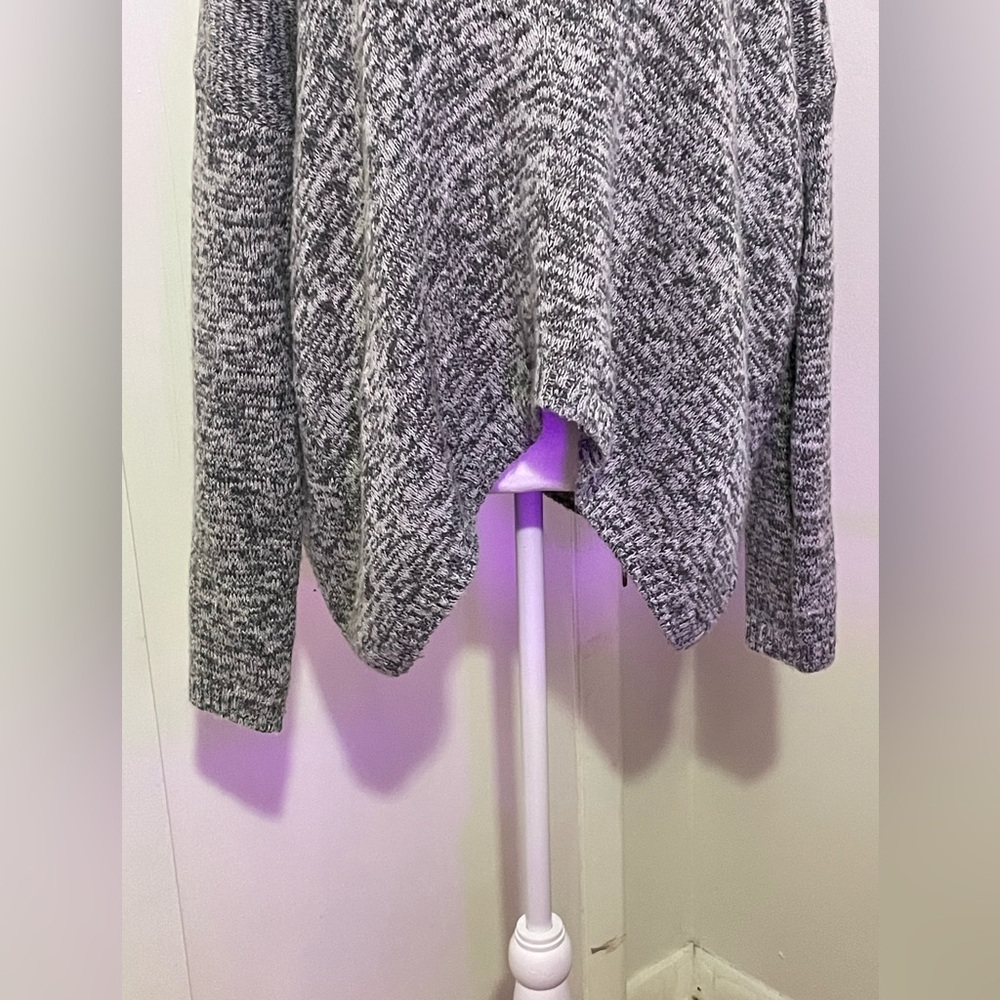EXPRESS  Cowl Neck Oversized Knit Sweater Size M/L Heather Gray Sharkbite Hem - Picture 3 of 8